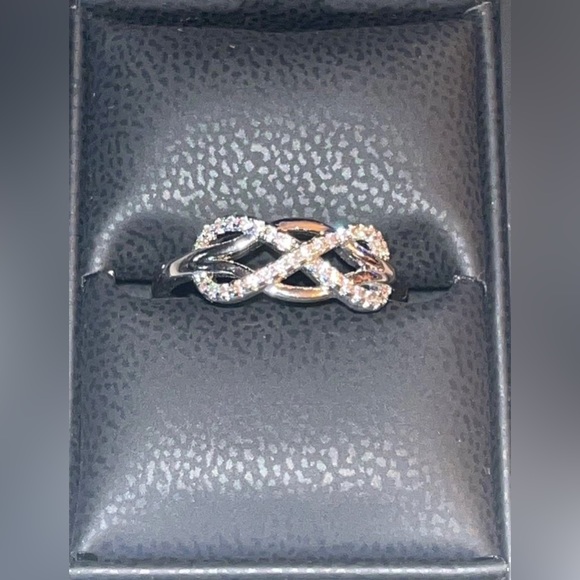 Silver Toned Ring - Picture 1 of 3